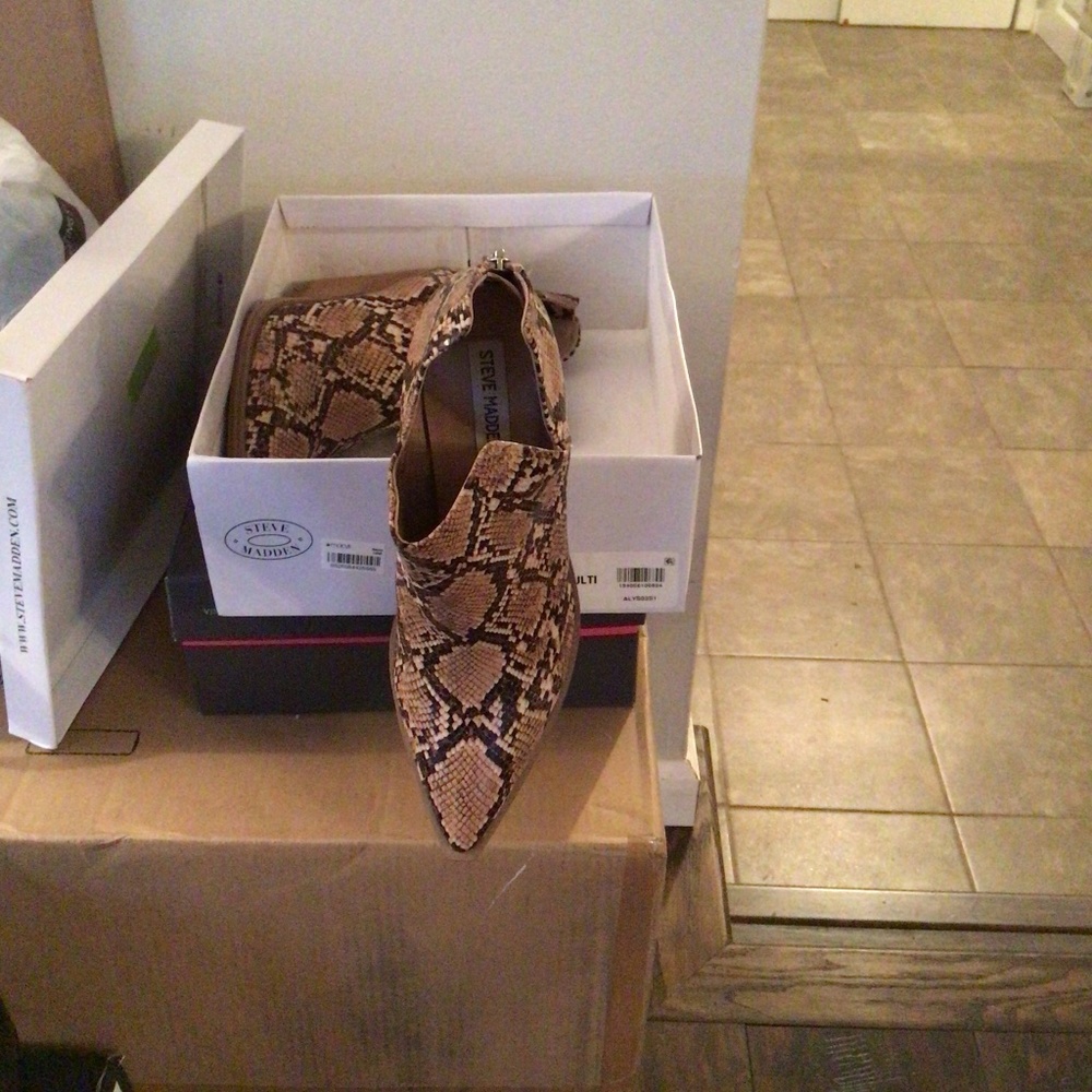 Funky snake print side split shoe booties